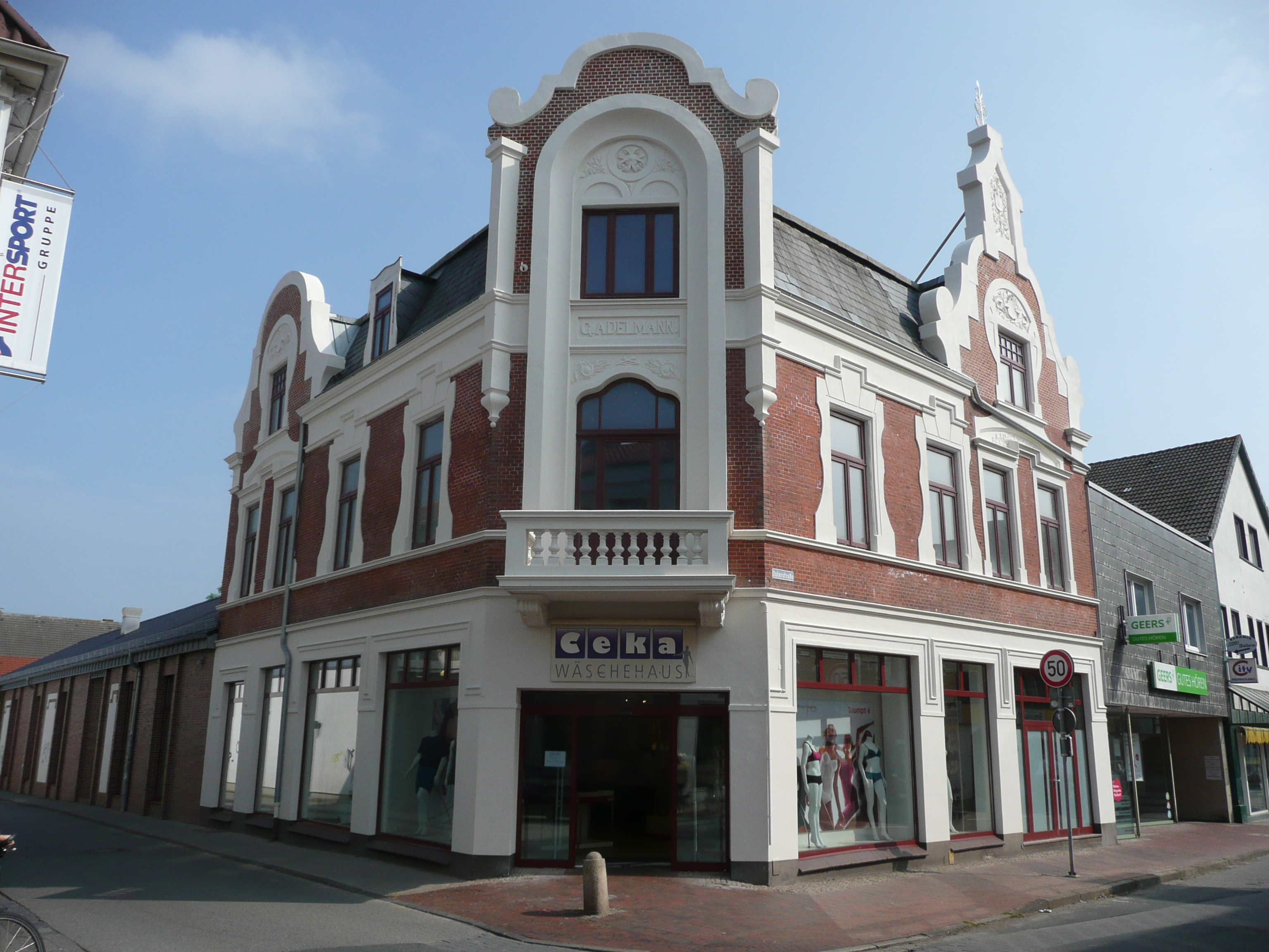 Frontansicht (Wäschehaus Ceka). Aufnahme vom 28. Mai 2016.