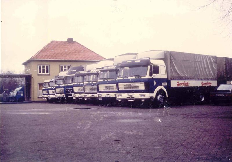 Datei:Tidofeld Lastkraftwagenpark Jürgen Schlüter 1980er Jahre 01.jpg