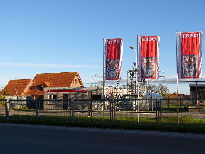 Datei:Am Norder Tief 35 - ESSO - 07112004.jpg