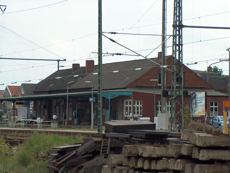 Datei:Bahnhof - 18052003.jpg