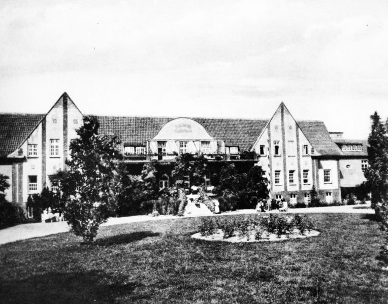 Datei:Feldstraße Krankenhaus heute Stadtwerke um 1940 01.jpg
