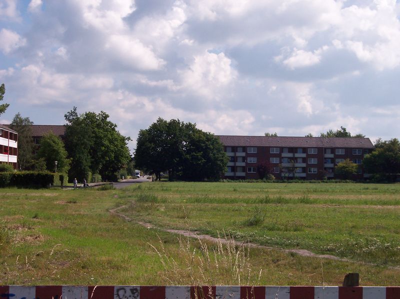 Datei:Hamburger Straße - Blick in Richtung Warfenweg - 22062004.jpg