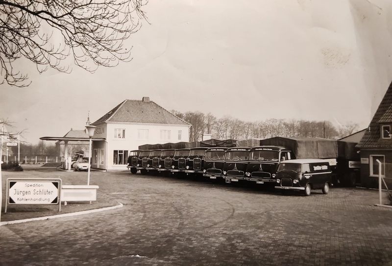 Datei:Tidofeld Lastkraftwagenpark Jürgen Schlüter 1960er Jahre 02.jpg