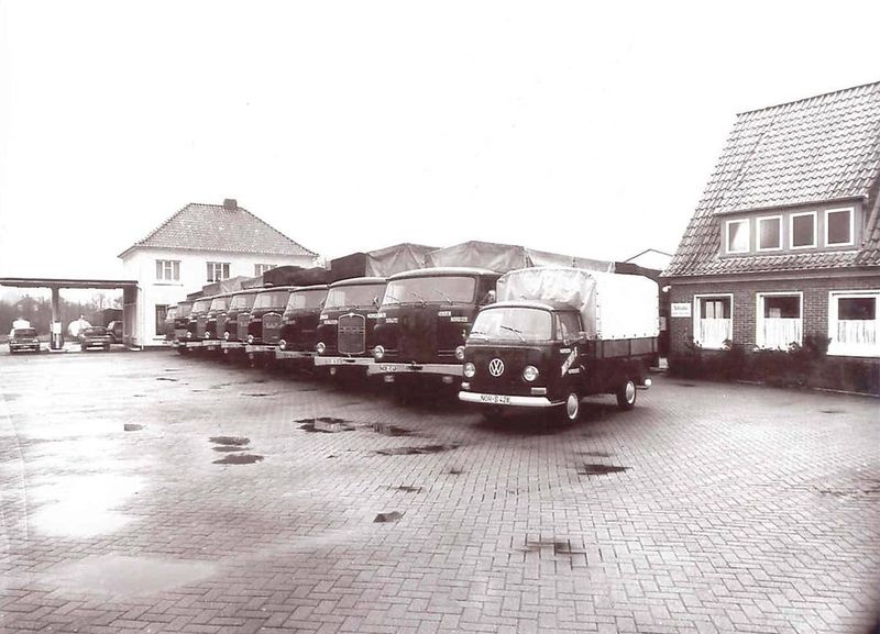 Datei:Tidofeld Lastkraftwagenpark Jürgen Schlüter 1960er Jahre 01.jpg