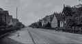 Blick auf die Straße in Höhe der Kreuzung zur Feldstraße (um 1930).