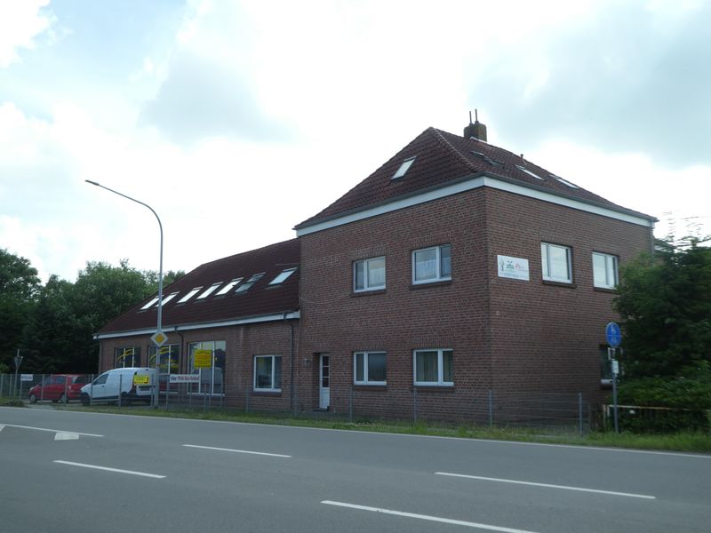Datei:Ehemalige Nadörster Schule - 04072021.jpg