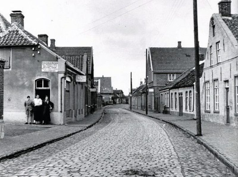 Datei:Große Mühlenstraße Fahrrad Schoolmann um 1950 01.jpg