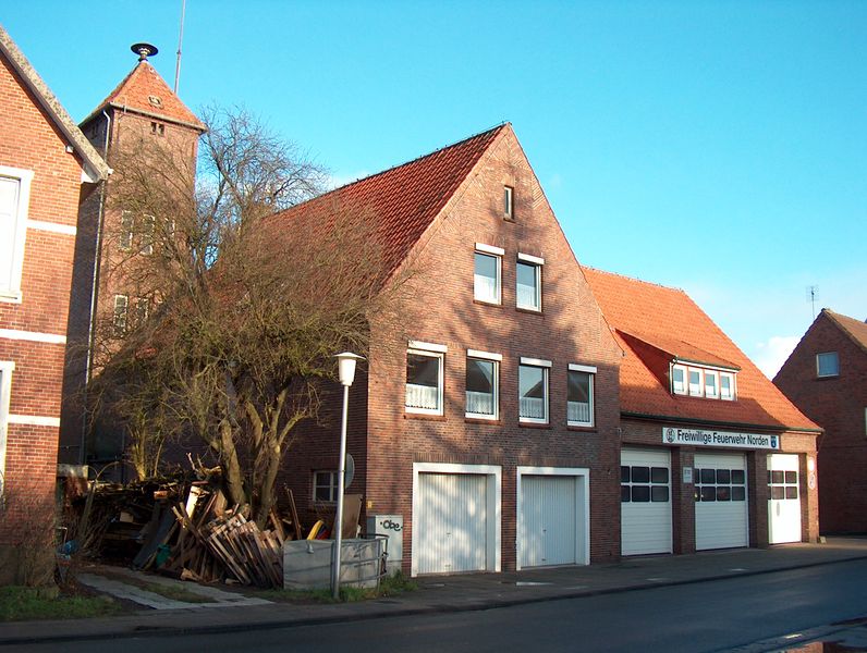 Datei:Klosterstraße 8 - Feuerwehr 25012004.jpg