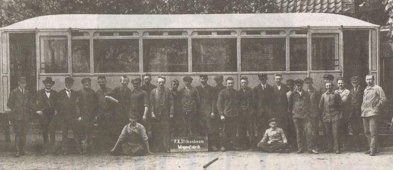 Datei:Stilkenboom Belegschaft Wagen 1926.jpg
