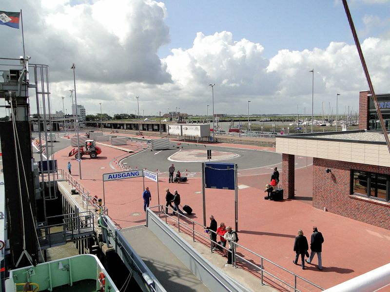 Datei:Bahnhof Norddeich-Mole 28112009 01.jpg