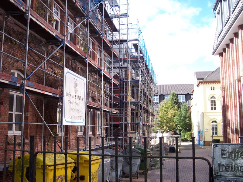Datei:Fräuleinshof Landratsamt Verwaltungsgebäude Anbau vor Abriss 17 09 2005 01.jpg