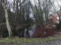 Blick vom Dobbenweg auf den alten Burggraben, rechts das Haus Uldinga - Aufnahme vom 7. Dezember 2020.