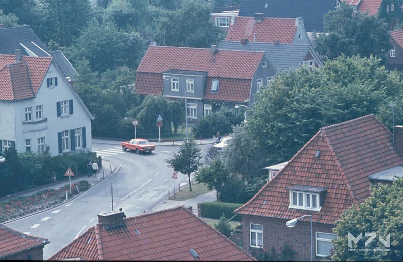 Datei:Am Zingel mit Blick auf die Zingelkreuzung 21 07 1977 (0267423) MZ.jpg