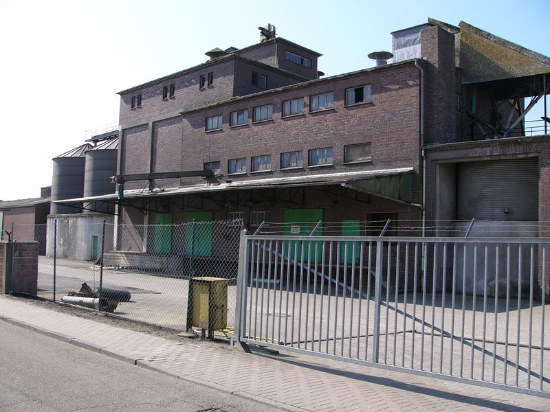 Datei:Raiffeisenstraße - 03042005.jpg