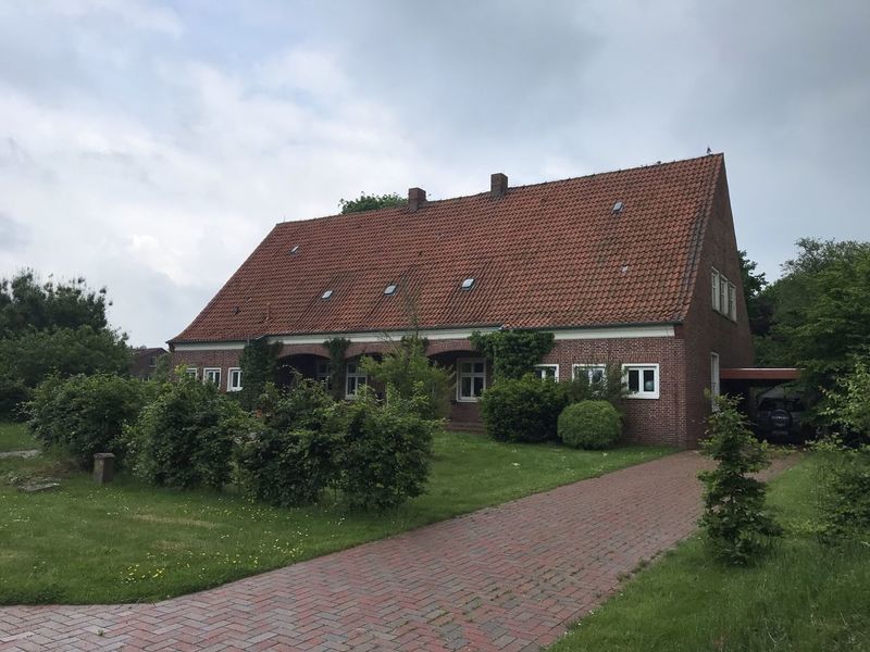Datei:Bahnhofsweg Alte Schule Nadoerst 05062021 02.jpg