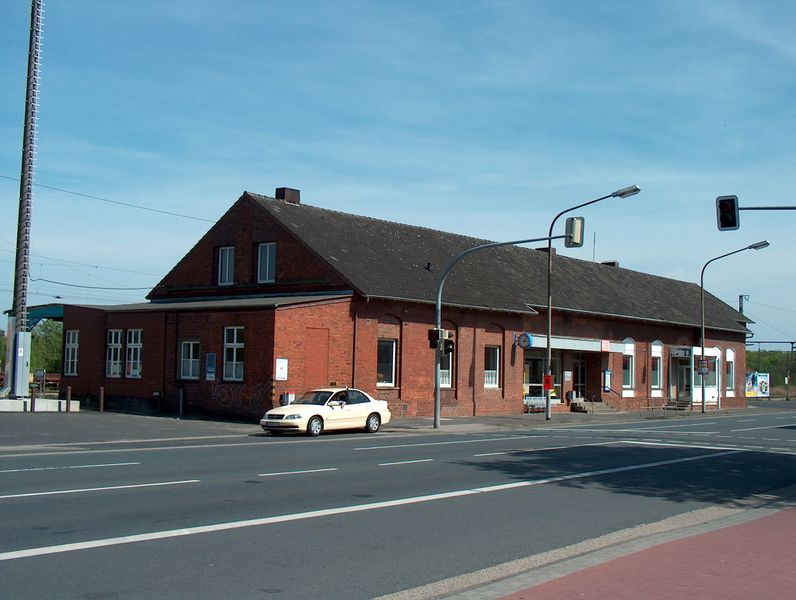 Datei:Bahnhof - 04052003.jpg