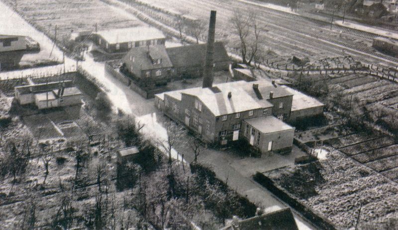 Datei:Süderneuland Molkereistraße Molkerei Bahnhof Reichsgetreidehalle Hallenstraße Hallen um 1950 01.jpg