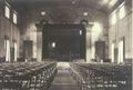 Innenansicht mit großem Saal (um 1930).