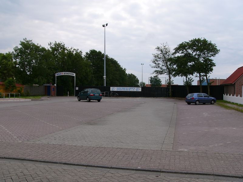 Datei:Siedlungsweg - SSV Parkplatz - 23 06 2006.jpg