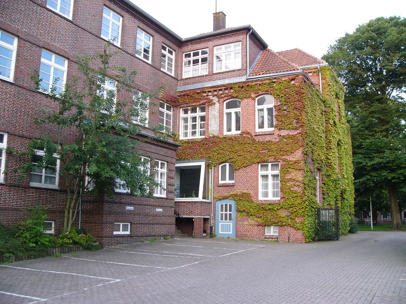 Datei:Fräuleinshof Landratsamt Verwaltungsgebäude Anbau vor Abriss 22 07 2004 01.JPG