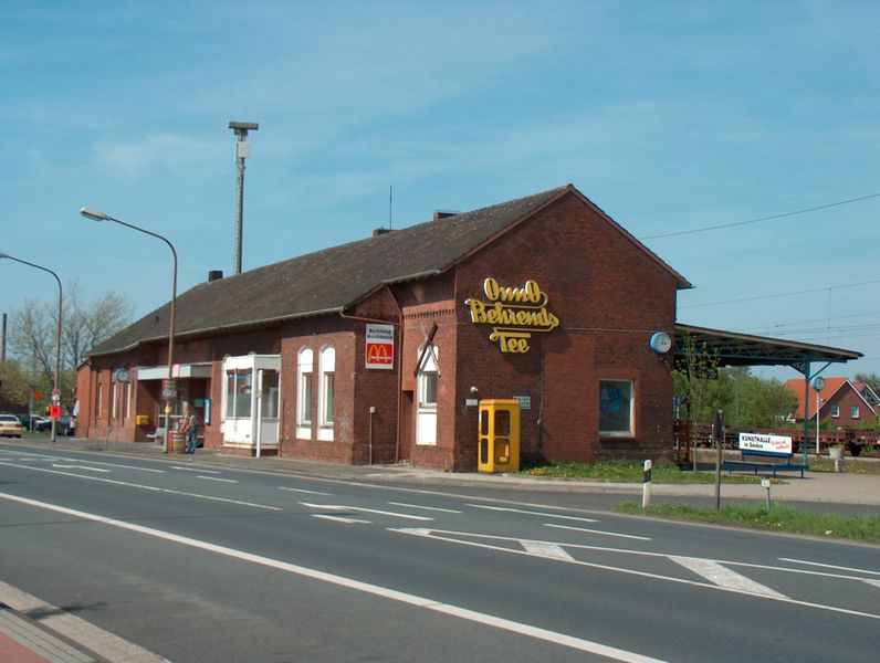 Datei:Alter Bahnhof Bahnhofstrasse 04052003.jpg