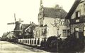 Von rechts nach links: Linteler Straße 45, Linteler Straße 44, Linteler Straße 43 und Linteler Mühle mit Müllerhaus (nach 1910).