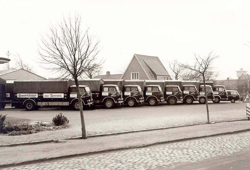 Datei:Tidofeld Lastkraftwagenpark Jürgen Schlüter 1970er Jahre 01.jpg