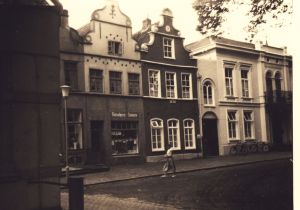 Am Markt Drei Schwestern um 1950 01.jpg