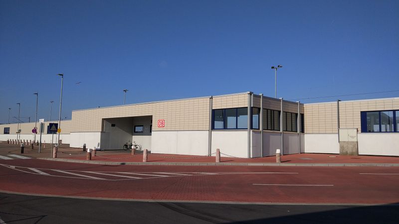 Datei:Bahnhof Norddeich-Mole 18042019 01.jpg