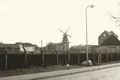 Blick auf das Meli-Gelände mit der Deichmühle im Hintergrund (um 1950).