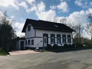 Altenbuergerlande Strasse Schrankenwaerterhaus 13042021 01.jpg