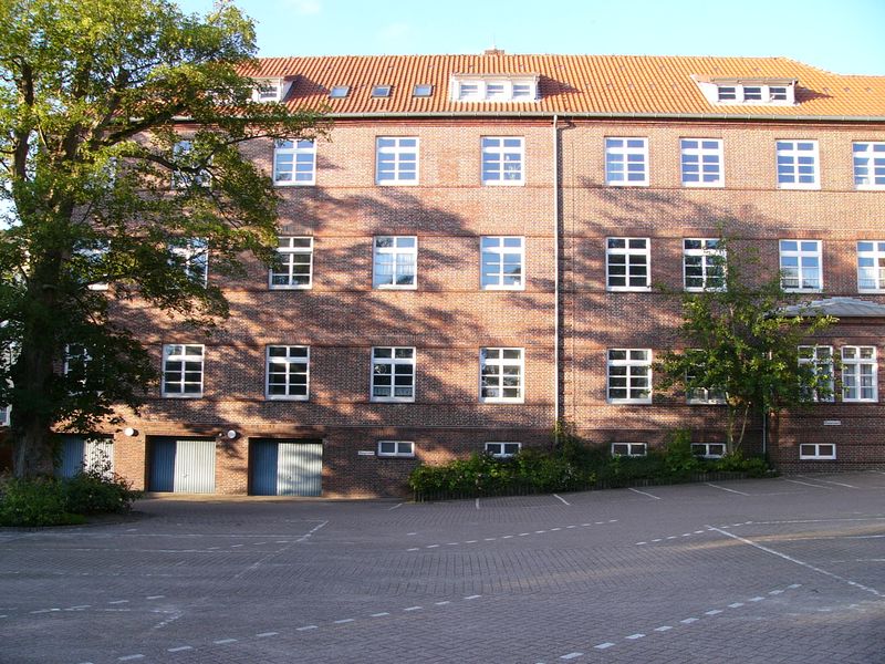 Datei:Fräuleinshof Landratsamt Verwaltungsgebäude Anbau vor Abriss 27 07 2004 02.JPG
