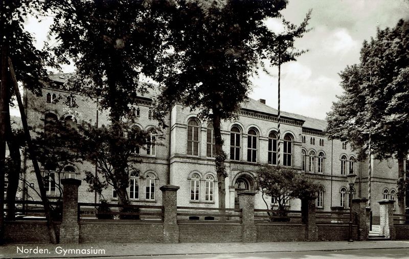 Datei:Norddeicher Straße Ulrichsgymnasium um 1930 03.jpg