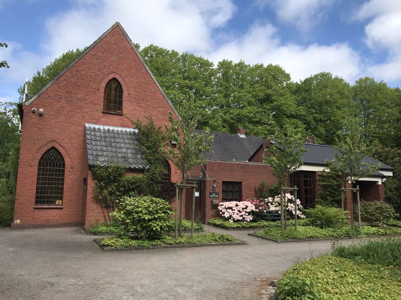 Datei:Neuer Friedhof Friedhofskapelle Kapelle 150502021 03.jpg