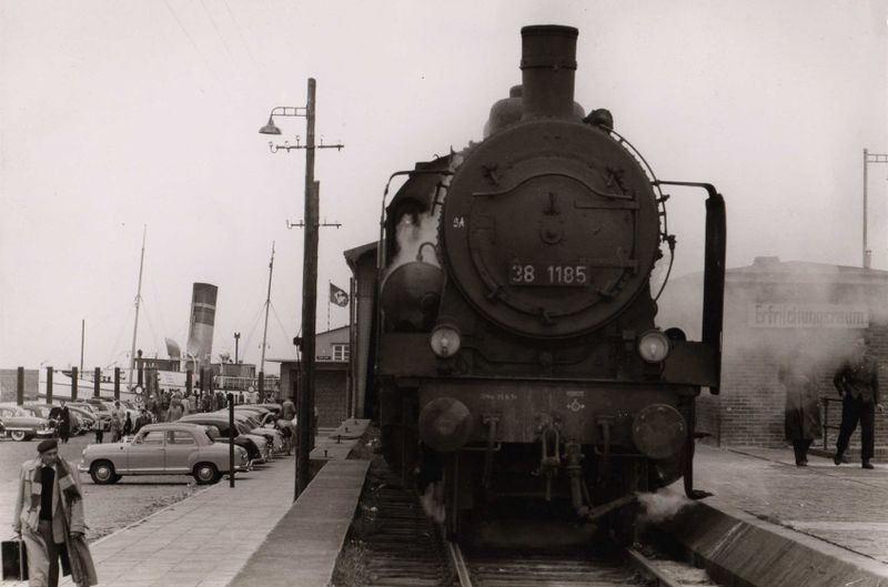 Datei:Bahnhof Norddeich-Mole um 1930 01.jpg