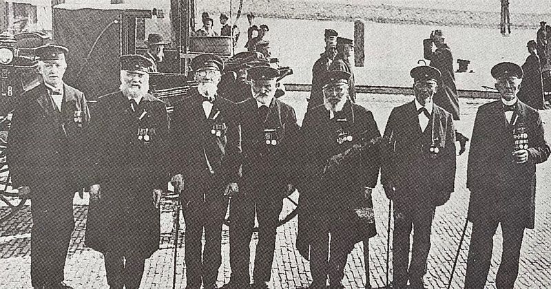 Datei:Norddeich Mole Kriegsveteranen Deutsch-französischer Krieg 1870 1871 um 1915.jpg