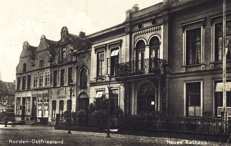 Datei:Am Markt Rathaus Drei Schwestern um 1900 01.jpg