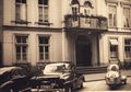 Blick auf das Rathaus (um 1960). Rechts ein Messerschmitt Kabinenroller.