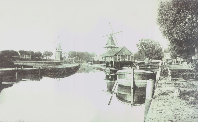 Datei:Norder Tief Eilandje Berumerfehnkanal Deichmühle Sägemühle Frericks um 1920 01.jpg