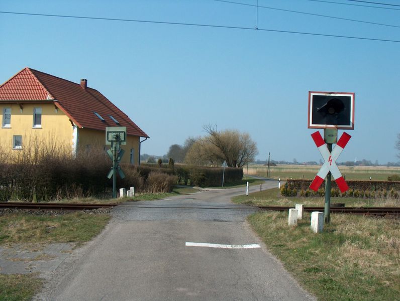 Datei:Bahnhofsweg - 13042003 (2).jpg