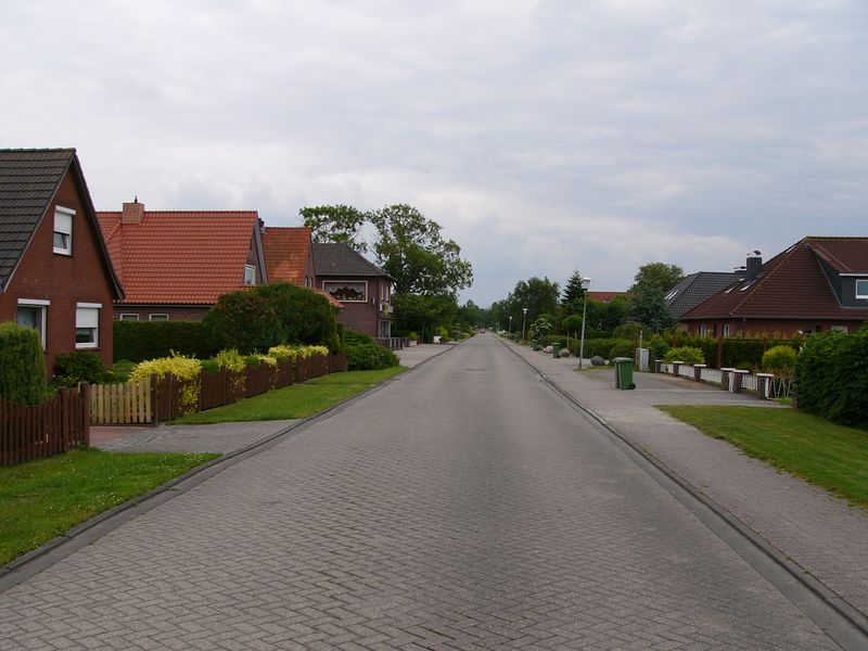 Datei:Siedlungsweg - Blick in die Straße (2) - 23 06 2006.jpg