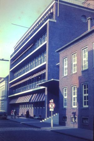Neuer Weg 36-37 Doornkaat Neubau Verwaltungsgebäude 20 09 1965.JPG